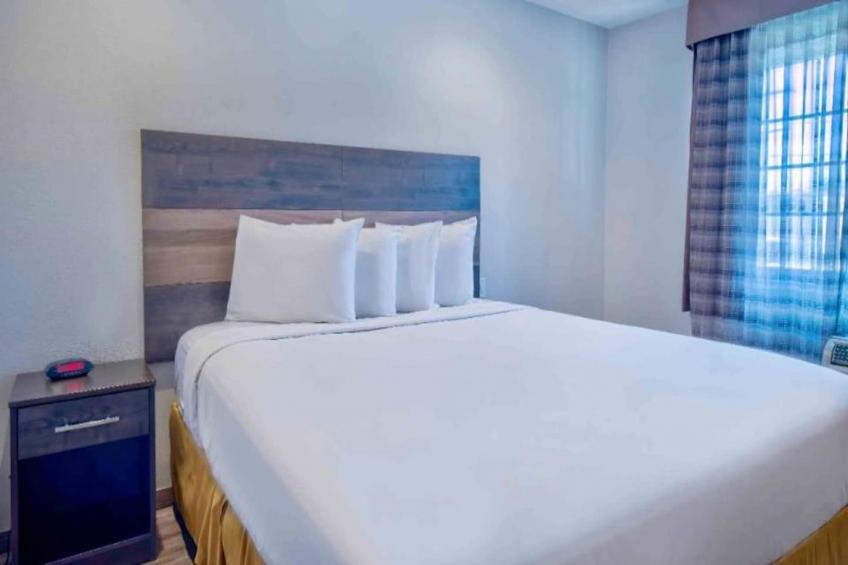 1 King Bed  Non-Smoking Kitchen - foto 7
