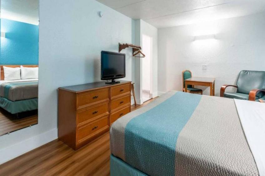 1 King Bed  Non-Smoking - foto 8