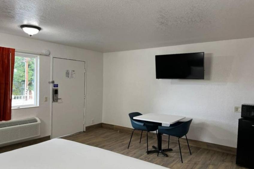 1 King Bed  Smoking Micfridge - foto 4