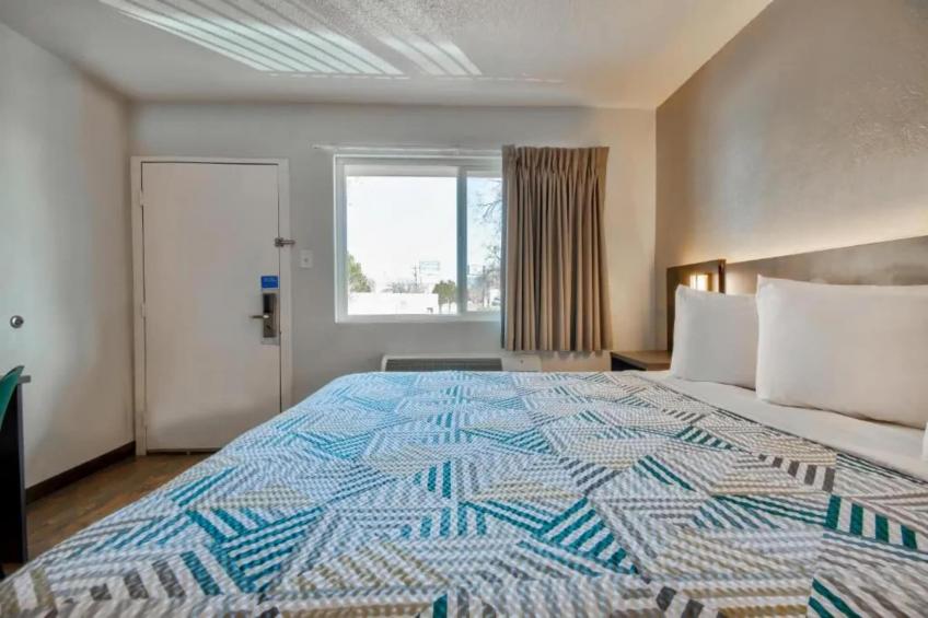 1 King Bed  Non-Smoking - foto 12
