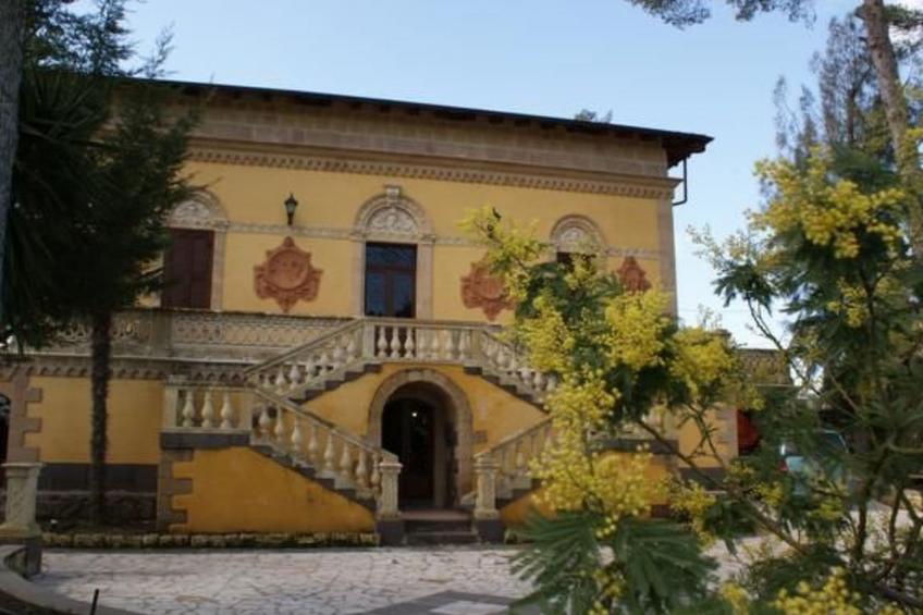 Große Wohnung mit Schwimmbad und Jacuzzi
