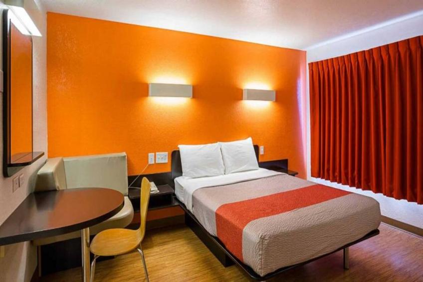 1 Queen Bed  Non-Smoking - foto 12