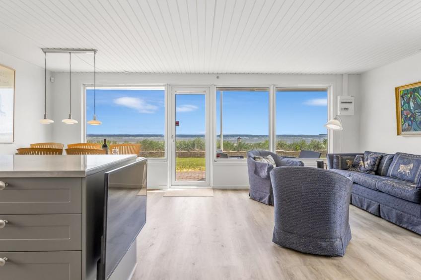 "Cornelius" - 30m from the sea