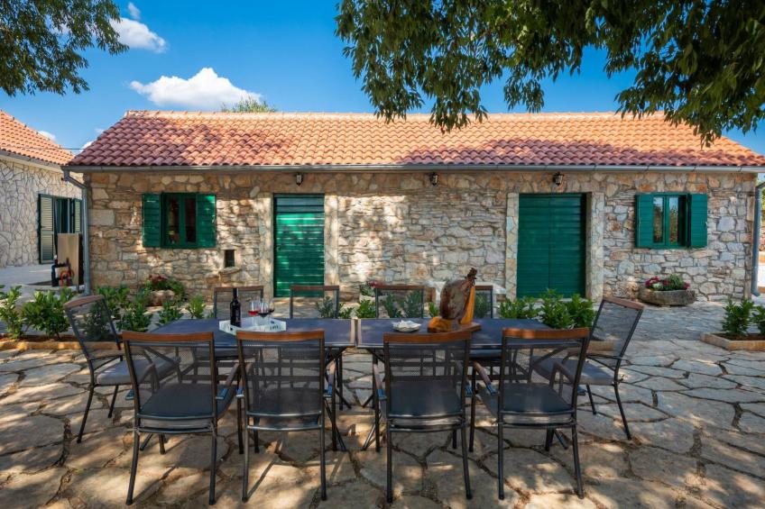 Haus für 11 Personen und 1 Kind in Razvode - foto 23