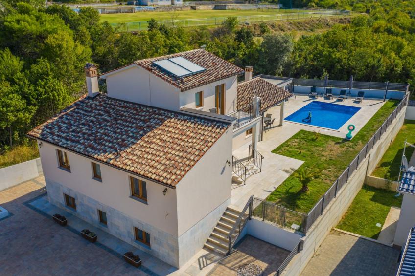 Elegantes Escape mit Pool und Panoramablick - foto 12