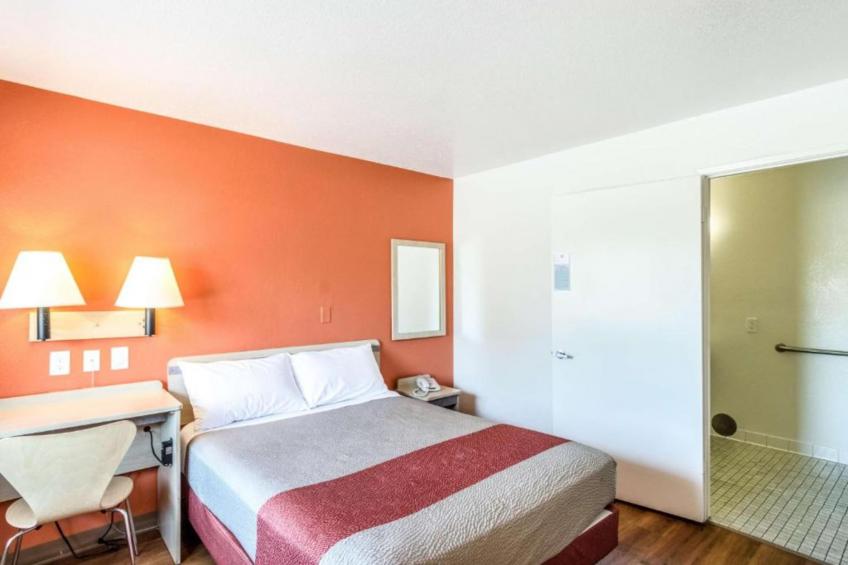 1 Full Bed  ADA/RI Shower/Micfridge