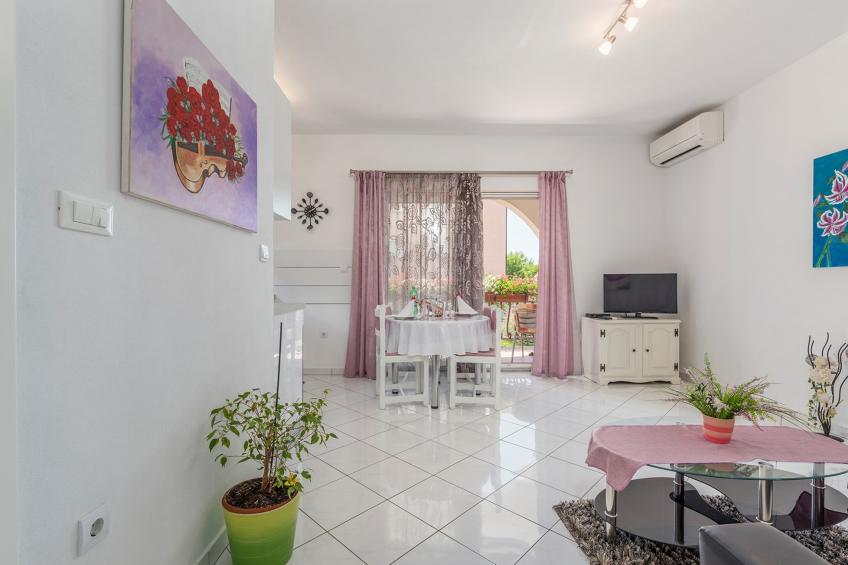 Vakantiewoning met terras en airconditioning - BF-6HK93 - foto 12