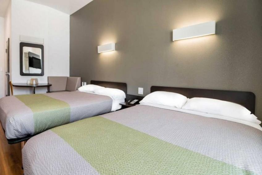 2 Queen Beds  Suite Non-Smoking Kitchen - foto 3