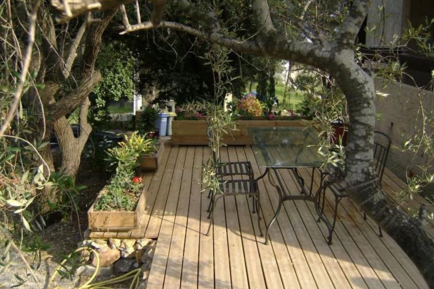 mit Terrasse, mitten in der Natur