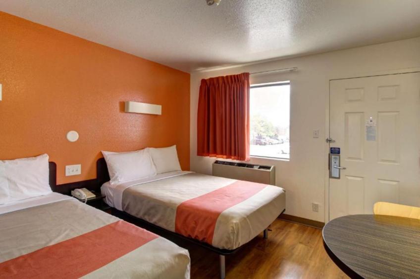 2 Full Beds  Smoking Micfridge - foto 8