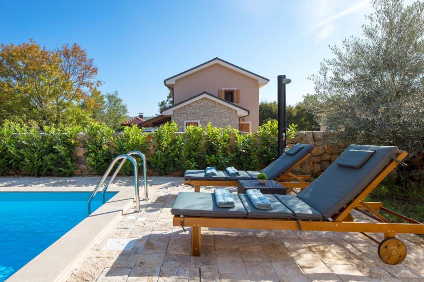 Romantische Villa mit Pool, umgeben von Natur - foto 18