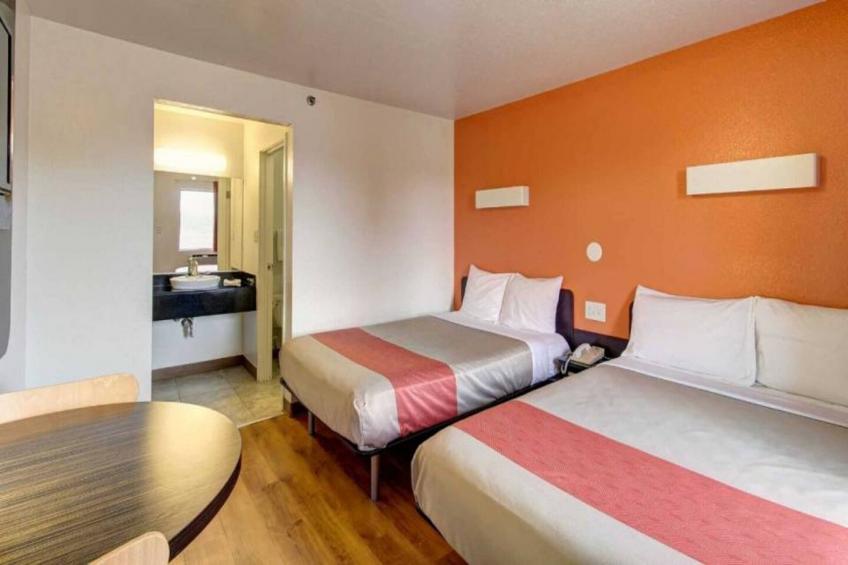 2 Full Beds  Non-Smoking Micfridge - foto 8