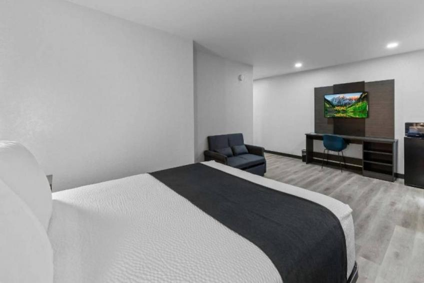 1 Queen Bed  Suite Non-Smoking Sofa-Bed - foto 31