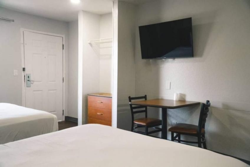 2 Queen Beds  Non-Smoking Kitchen - foto 8