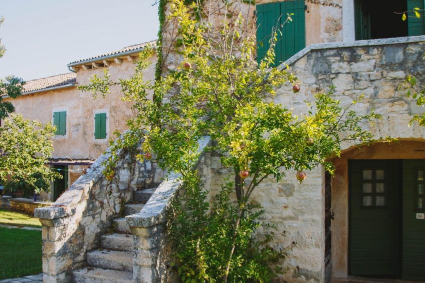 Freistehendes Ferienhaus in Karlovići mit Garten, gemeinsamem Pool und Grill - foto 18