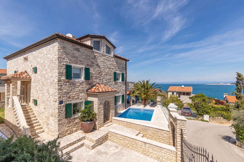 Villa with an outdoor pool and sea views - BF-B3PWN