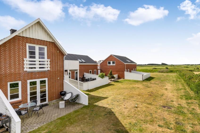 "Outi" - 1.5km from the sea