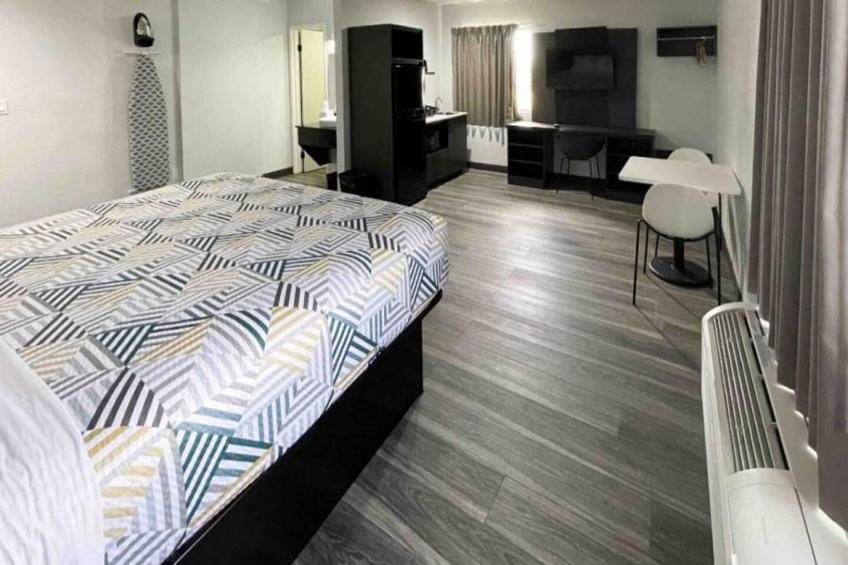 1 King Bed  Non-Smoking Micfridge - foto 19