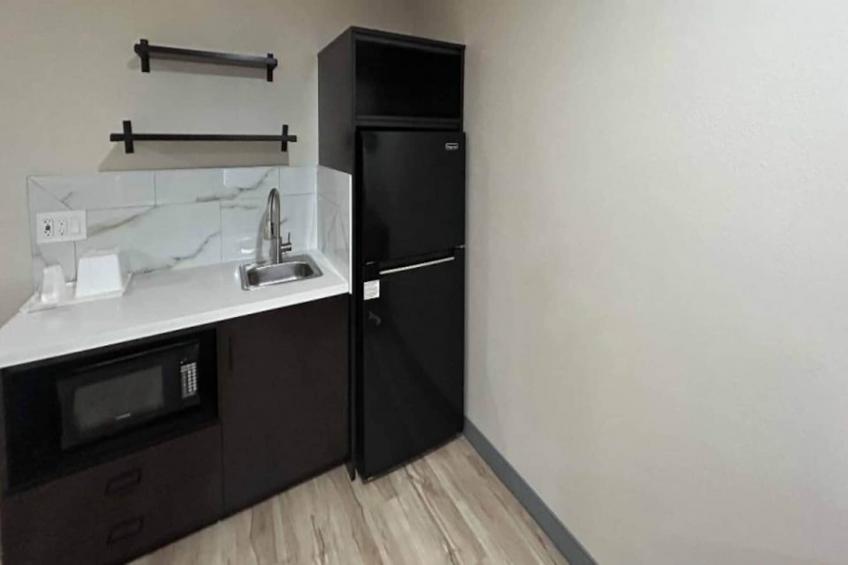 2 Full Beds  Non-Smoking Kitchen - foto 8