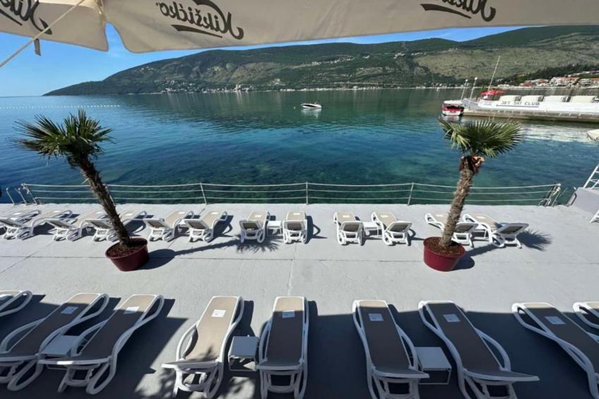 Stunning Beachfront Stay in Herceg Novi -  One Bedroom Apartment B - foto 15