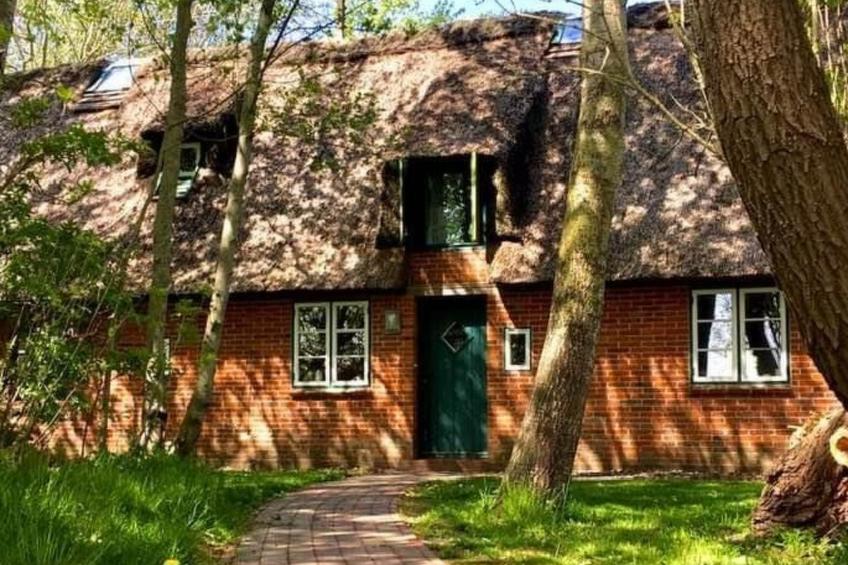 Reetdachhaus für erholsamen Familienurlaub