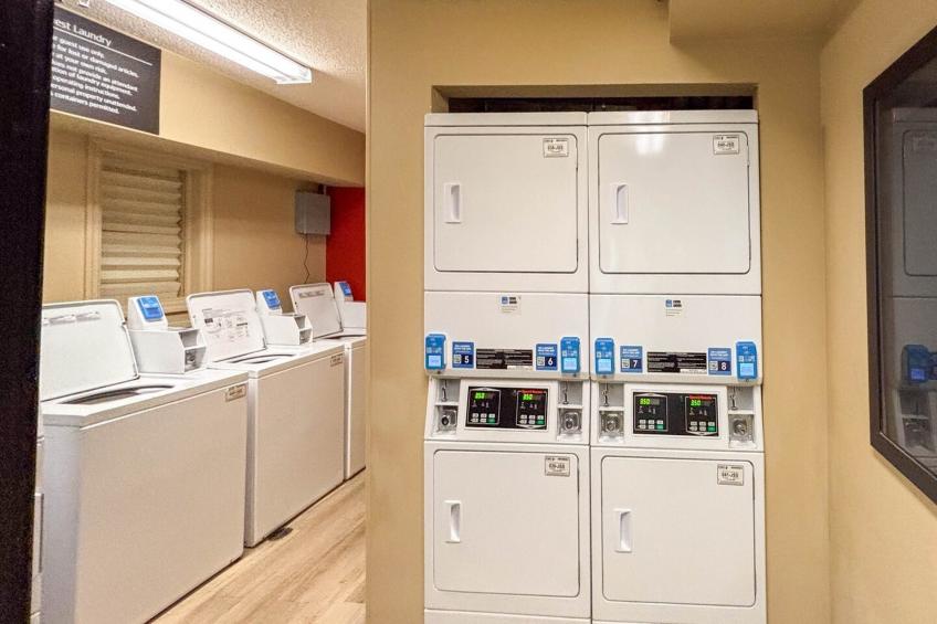 1 Queen Bed | Non-Smoking, Micfridge - foto 52