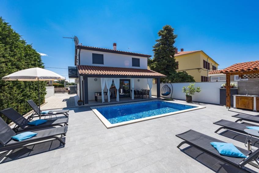 Villa Bavaria with Pool, Jacuzzi, Table Tennis