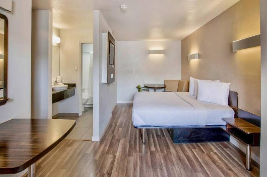 1 King Bed  Mobility Access Tub Suite Nsmk - foto 14