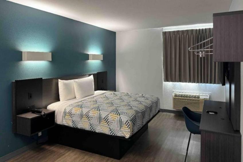 1 King Bed  Non-Smoking Micfridge - foto 11