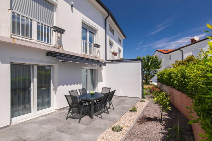 Modern Apartment with Terrace and Private Parking Krk - Two Bedroom Apartment - foto 10