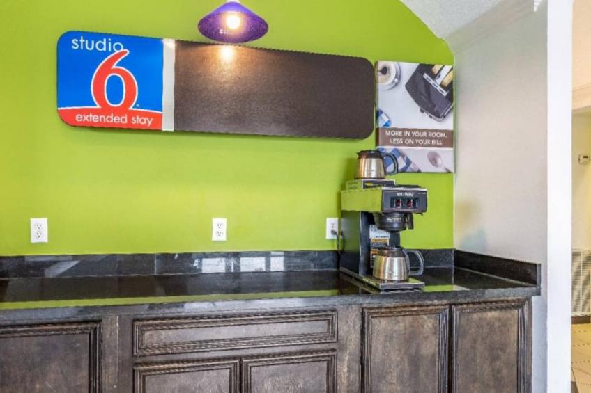 1 Queen Bed  Mobil Access Tub Nsmk Kitchen - foto 30