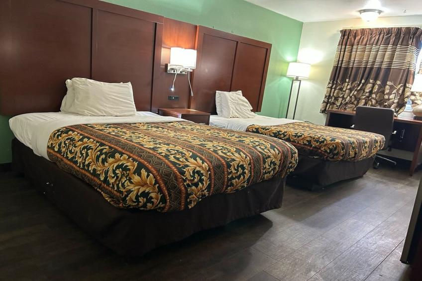 2 Queen Bed Smoking