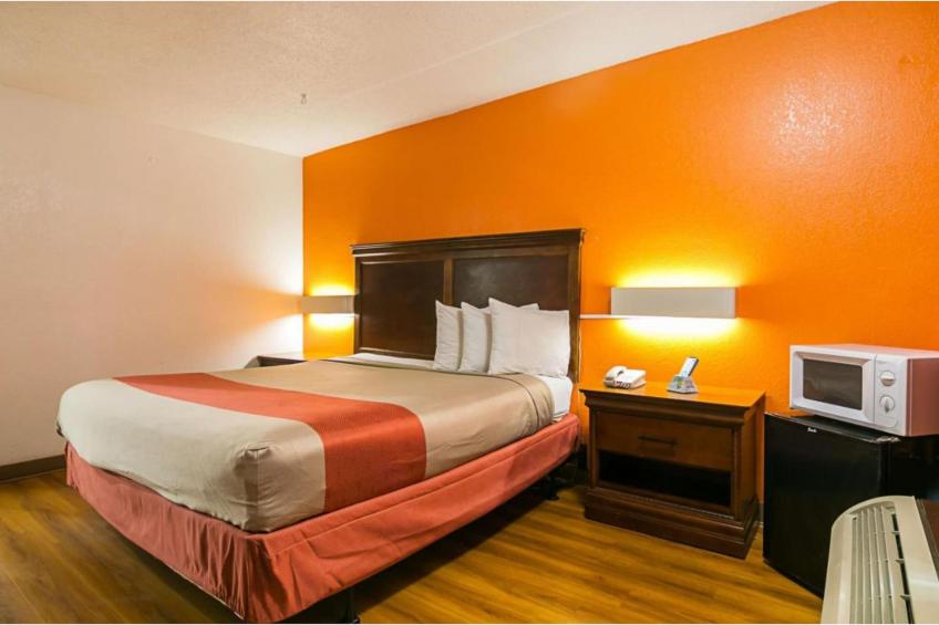1 King Bed  Smoking - foto 16