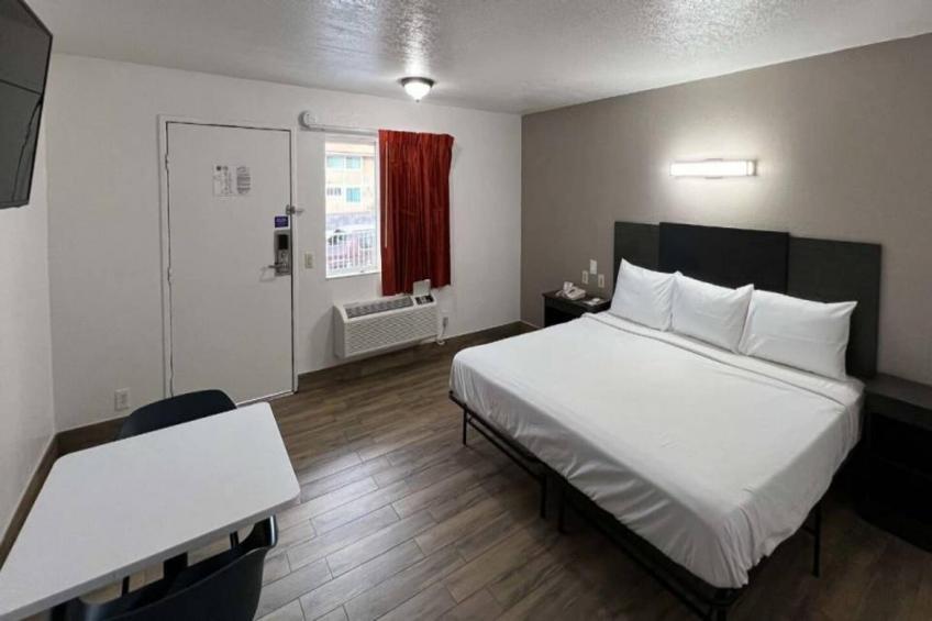 1 King Bed  Smoking Micfridge - foto 14