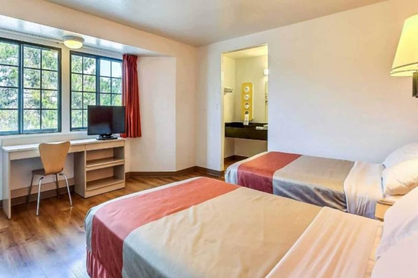 2 Queen Beds  Suite Micfridge - foto 8