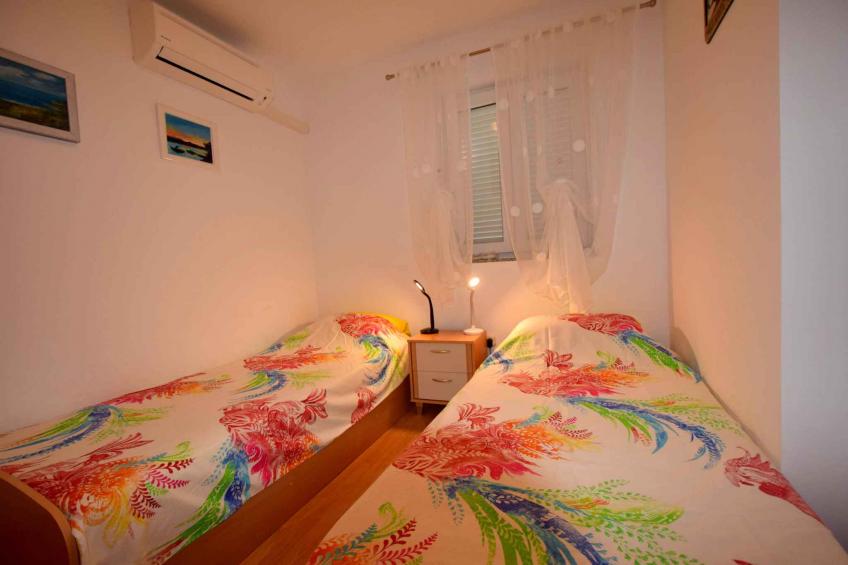 Vakantiewoning Two bedroom apartment with terrace - VW-25YY - foto 15