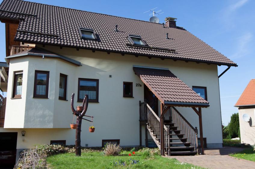 mit Parkplatz und Fahrradunterstellmöglichkeit mit Balkon nah am Wald