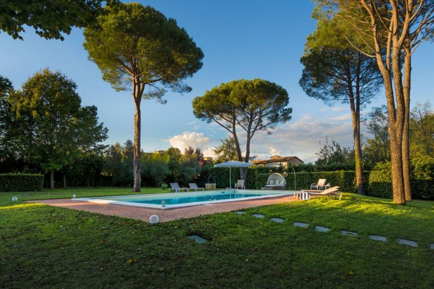 Villa mit Garten und privatem Pool - foto 25