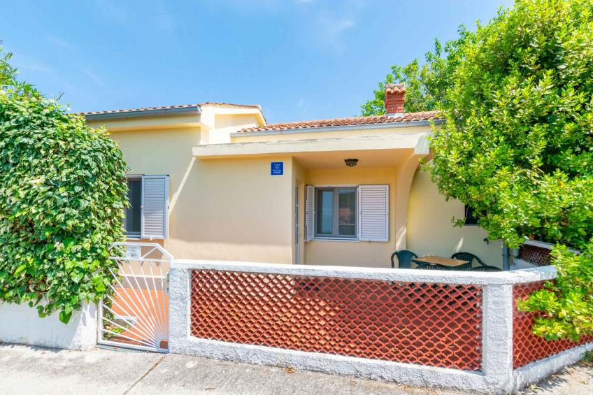 Holiday home with terrace and barbecue - BF-ZP6YR - foto 15