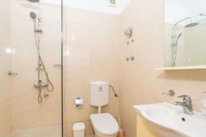 Beachfront Apartment house Hon with pool - foto 3