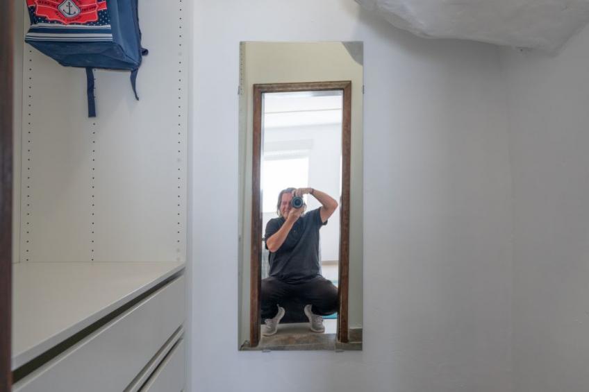 Spektakuläre Höhle mit zwei großen Terrassen am Meer - foto 8