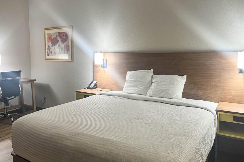 1 Queen Bed | Non-Smoking, Micfridge - foto 6