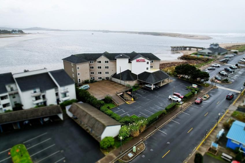 Double Queen Room - Ocean View Pet Friendly