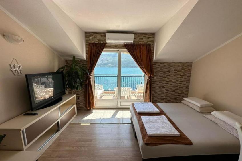 Stunning Beachfront Stay in Herceg Novi - Standard One bedroom Apartment D - foto 3