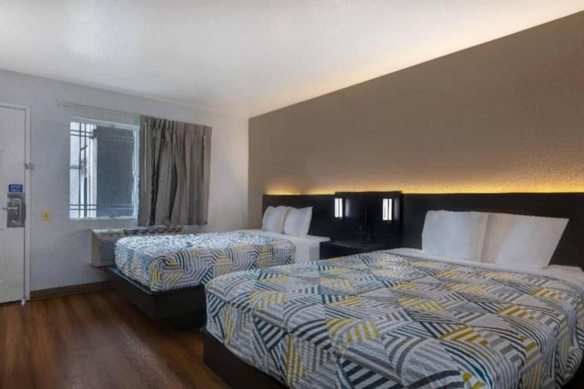 2 Queen Beds  Non-Smoking Micfridge - foto 7