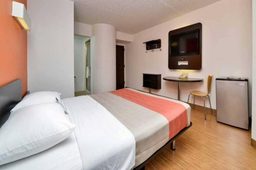 1 Queen Bed  Smoking - foto 2
