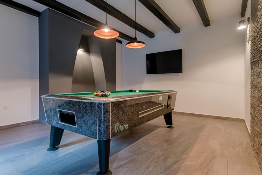 Luxuriöse Villa mit Pool, großem mediterranen Garten und Kinderspielplatz. - foto 47