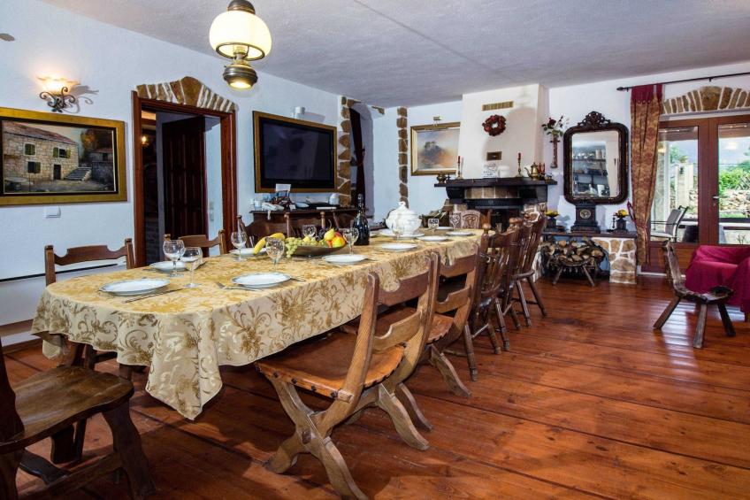 Authentic Dalmatian Hillside Escape with Pool, Sauna & BBQ - Seven Bedroom Holiday Home - foto 3