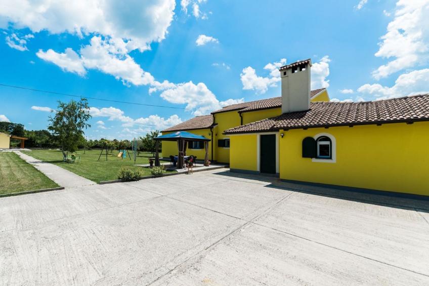 Villa für 10 Personen mit großem Garten - TA Leut