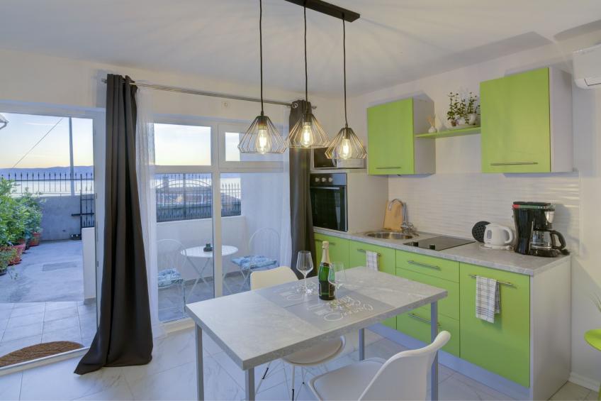 Apartments Luka & Leona - Studio Apartment with Terrace Leona
